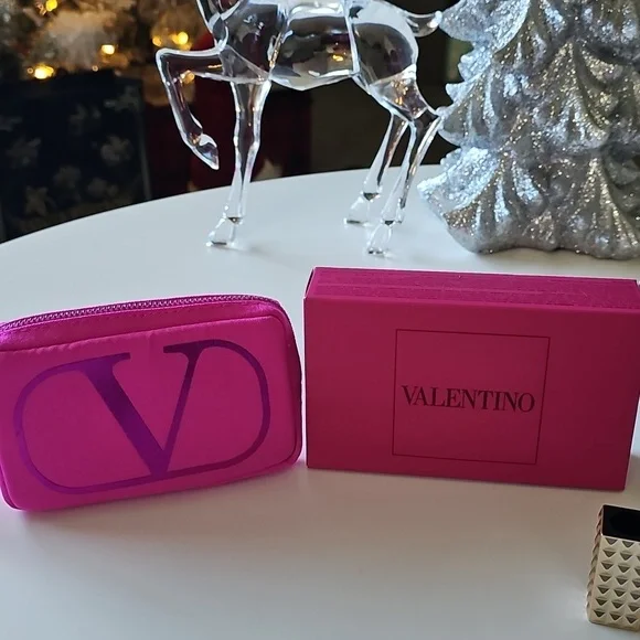Valentino Spike Buttery Matte Lipstick 3 Piece Set With Pink Cosmetic Bag - Picture 3 of 11